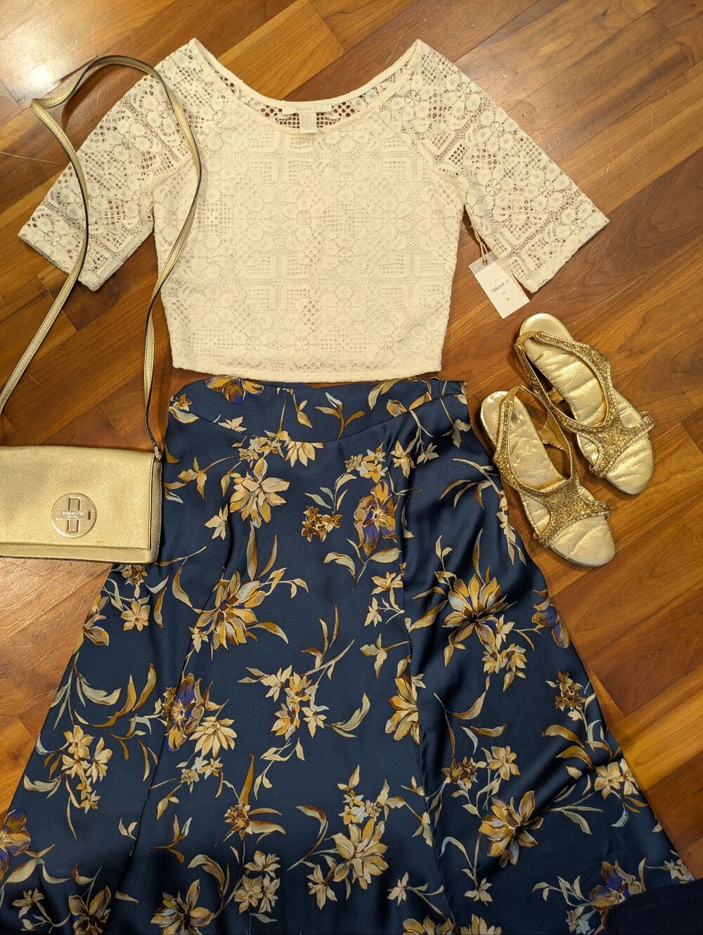 NWT Women's Cream Lace Crop Top Longer Short Sleeve